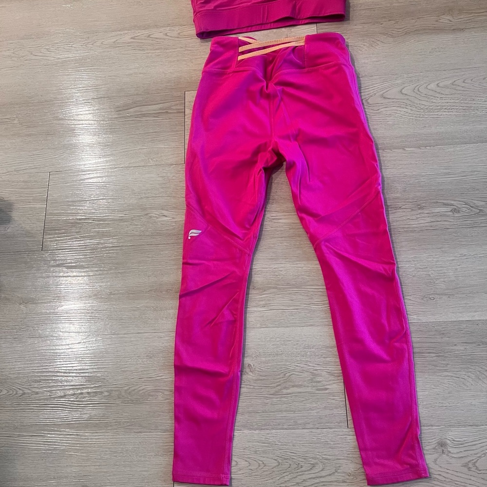 Fabletics Bright Pink Sports Bra & Legging Set - Picture 6 of 10